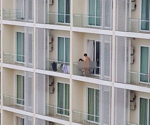 Casal choca vizinhos ao fazer sexo na varanda de prédio