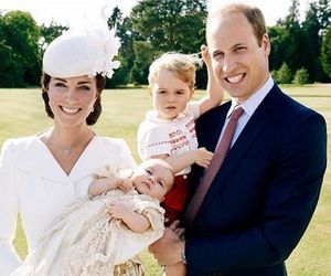Príncipe William denuncia assédio dos paparazzi ao pequeno George