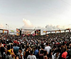 'Canto da Rua' reúne centenas de pessoas no domingo (10)