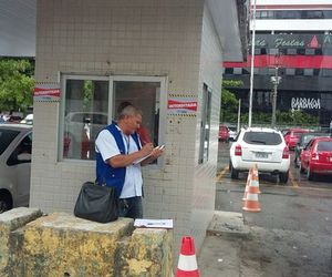 Sucom interdita estacionamento na Av. Tancredo Neves