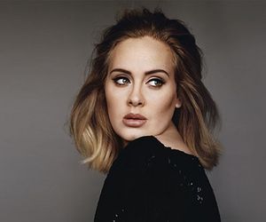 Adele ganha prêmio e não aparece para receber o troféu