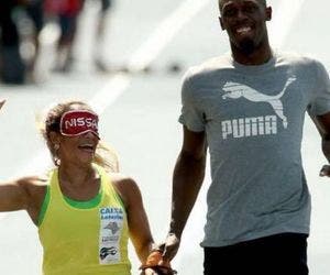 Bolt posta foto com Terezinha para saudar os Jogos Paralímpicos