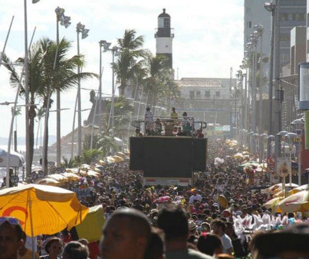 Furdunço marca início do Carnaval com 1 milhão de pessoas