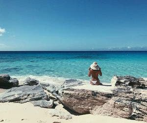 Bruna Marquezine posta selfie sexy e foto topless no Caribe