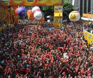 Cervejarias abrem disputa milionária no carnaval