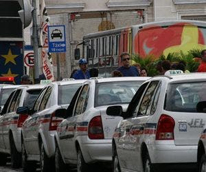 Recadastramento revela irregularidade em 300 alvarás de táxis