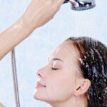 Água pode prejudicar pele e cabelo; veja como prevenir