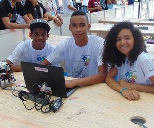 Crianças participam da Olimpíada de Robótica durante a Campus
