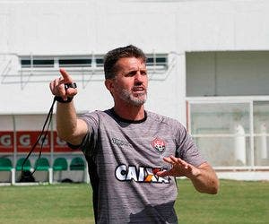 Vitória deve ter duas mudanças para encarar o Flamengo, domingo