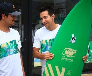 Empresa lança prancha de surf produzida com garrafas PET