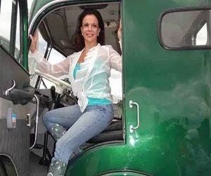 Rainha dos caminhoneiros, Sula Miranda mostra apoio aos grevistas