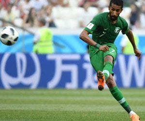 Arábia Saudita vira nos acréscimos e vence o Egito de Salah