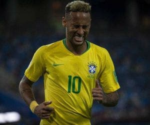 Neymar reduziu quase pela metade o número de quedas em jogo