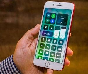 Apple lança atualização de iOS que trava celular contra espiões