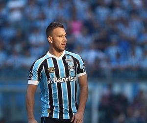Arthur no Barcelona: catalães fecham acordo com o Grêmio