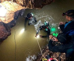 Jovens ficaram presos em caverna por causa de 'ritual'