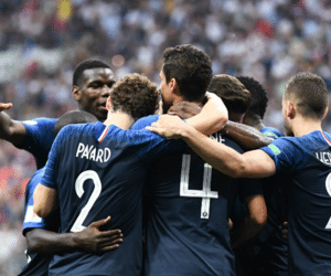 França derrota a Croácia por 4 a 2 e conquista o bi da Copa