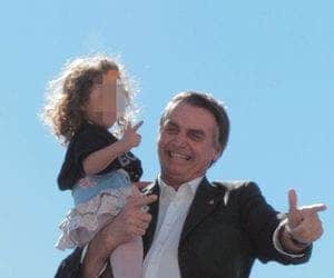 'Você sabe atirar?', pergunta Bolsonaro à criança