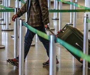 Quanto custa despachar mala em viagens aéreas e rodoviárias?