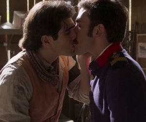 Internautas comemoram primeiro beijo gay na novela das 18h