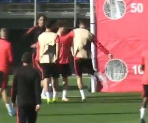 Sergio Ramos se irrita e acerta boladas em jovem da base; vídeo