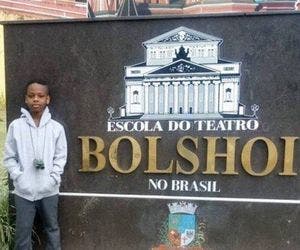 Baiano de 9 anos vai estudar balé no Bolshoi graças a vaquinha