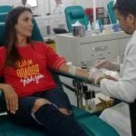 Ivete Sangalo surpreende ao surgir no Hemoba para doar sangue
