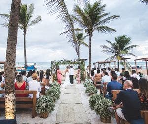 Mês das Noivas: 5 dicas para fazer um casamento na praia