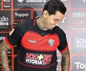 Após dois meses, Victor Ramos rescinde contrato com o Vitória