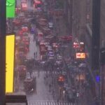 Helicóptero atinge edifício de 54 andares em Nova York; vídeos
