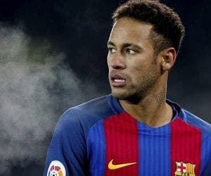 Barcelona tenta empréstimo para comprar Neymar, diz jornal