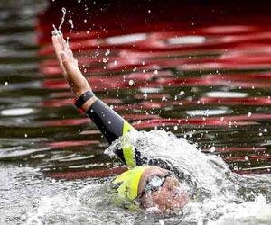 Ana Marcela fatura ouro inédito na maratona aquática no Pan