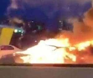 Carro elétrico explode após colidir com um caminhão; veja vídeo