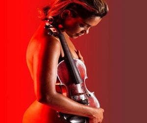 Lucy Alves faz ensaio nu com instrumentos musicais