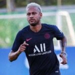 Pai de Neymar faz mistério e espera ver filho voltar a ser feliz