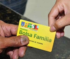 Governo garante 13º salário aos beneficiários do Bolsa Família