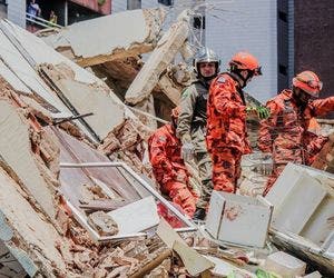 Sobe o número de mortos após desabamento de prédio em Fortaleza