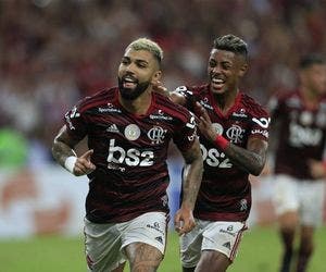 Flamengo vira sobre o Bahia e amplia vantagem na liderança