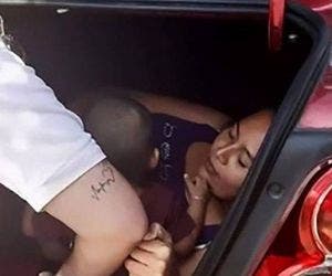 Mulher se esconde em mala de carro para vigiar o marido