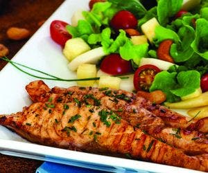Veja receita de salada fresca de salmão e seus benefícios