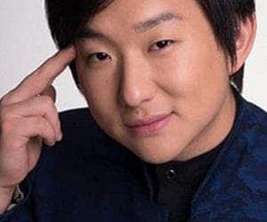 Pyong admite ser milionário e revela sonho de virar ator