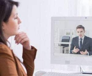 Saiba como se comportar em uma entrevista de emprego online