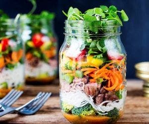 Aprenda a fazer salada no pote detox e limpe o organismo