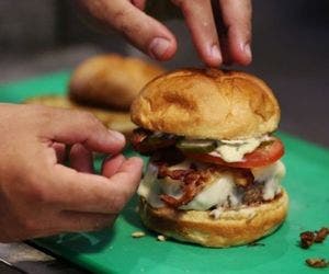 Chef da Bravo dá dicas de como fazer hambúrguer gourmet em casa
