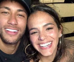 Bruna Marquezine curte vídeo de Neymar e fãs vão à loucura