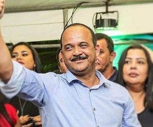Elinaldo (DEM) é reeleito prefeito de Camaçari (BA)