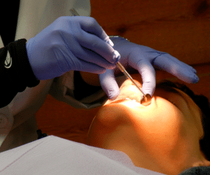 Faculdade oferece 150 vagas para atendimento odontológico