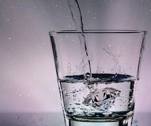 Será que você bebe água da forma certa? Nutricionista explica