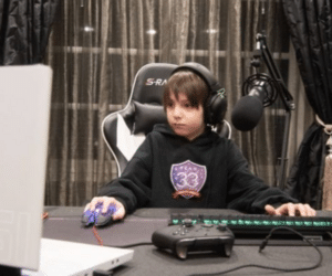 Garoto de 8 anos se torna jogador profissional de Fortnite