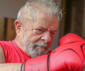Ex-presidente Lula posa de sunga e gera memes na internet